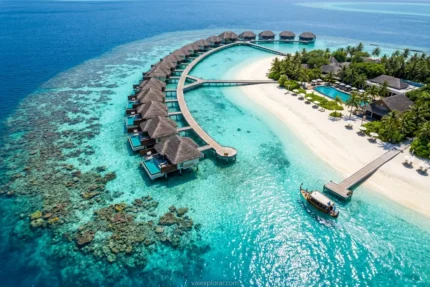 Pacote de viagem para Maldivas: resort de luxo com bangalôs sobre a água
